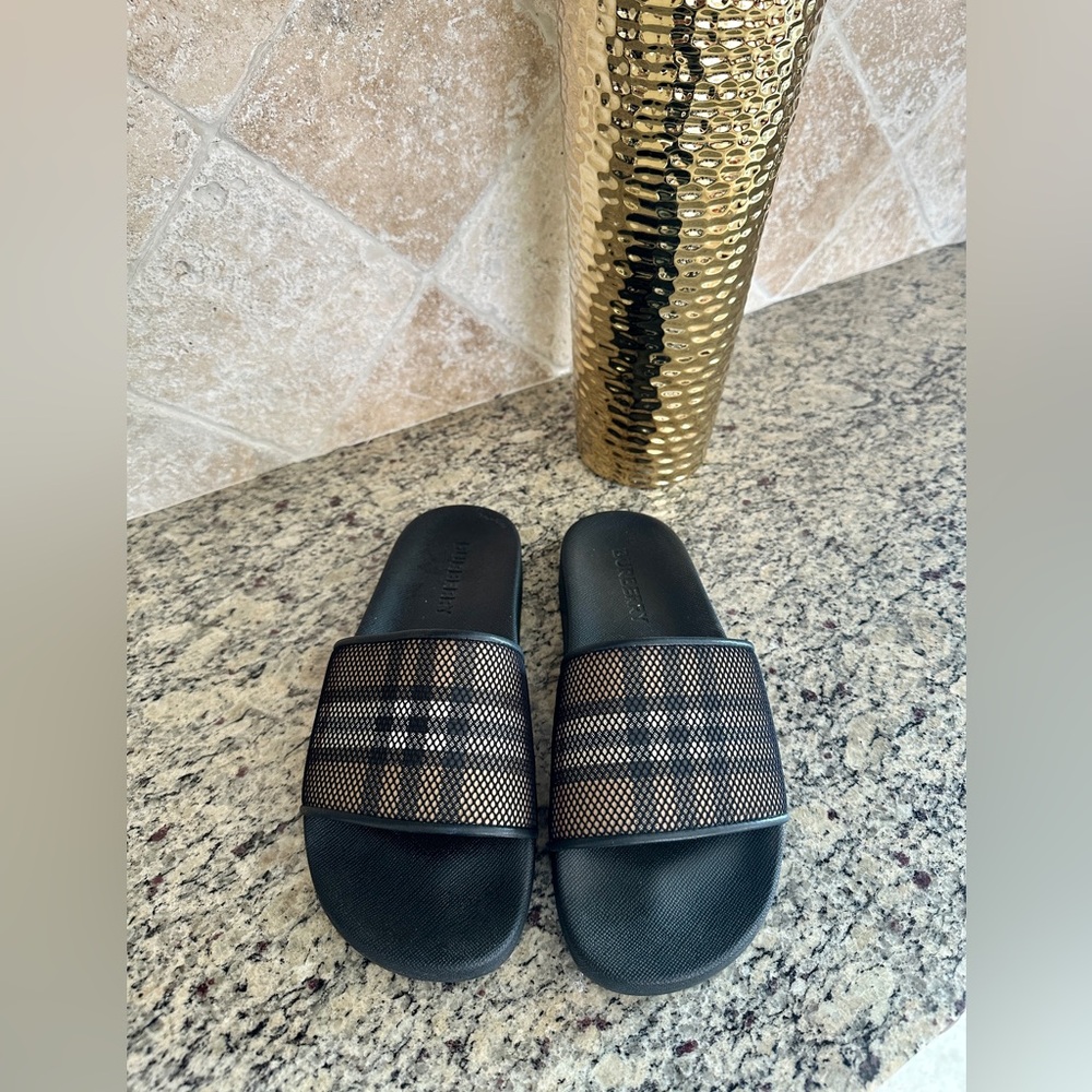 BURBERRY Unisex Check Mesh Slides Sandals